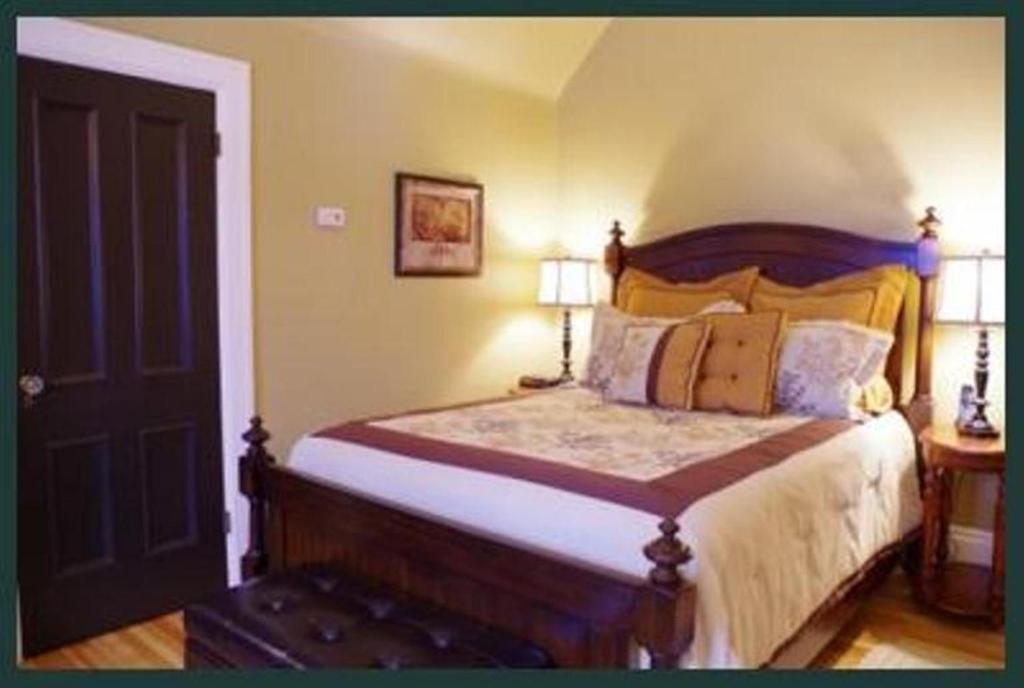 Quartermain House Bed & Breakfast Bed & Breakfast Fredericton Room photo